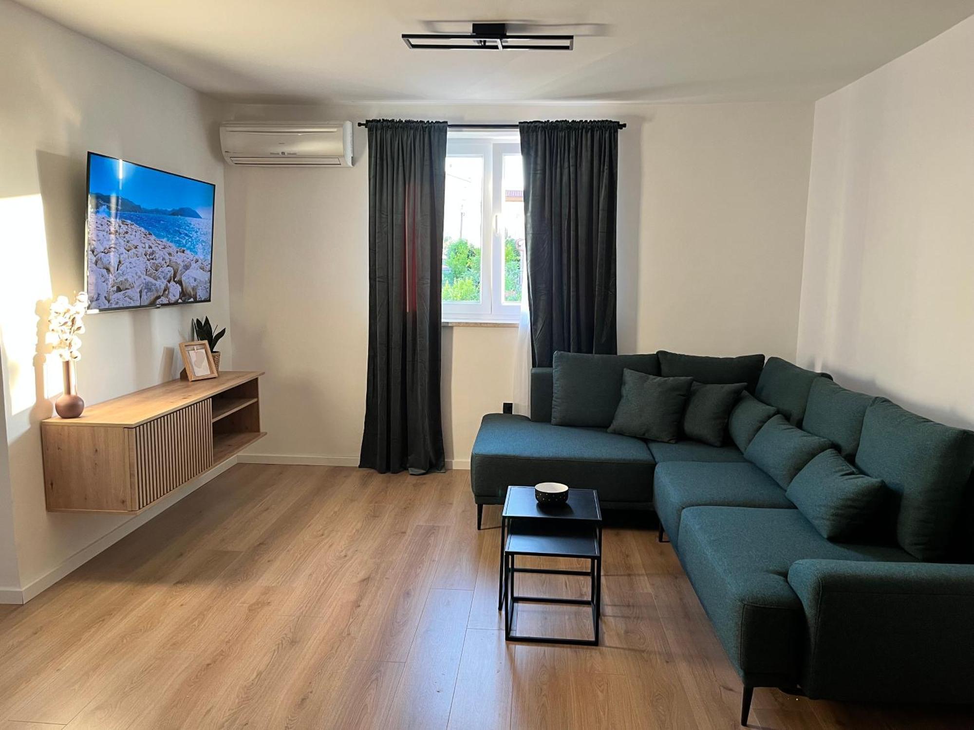 New Simba, Apartment Pula